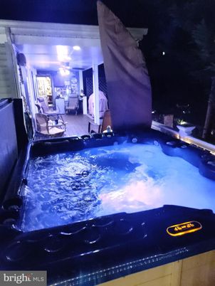 Exterior, Hot Tub, Pool