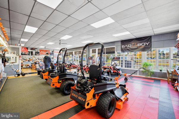 Fitness Equipment, Interior, Recessed Lighting