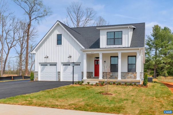 Attached, Exterior, Facade, Farmhouse
