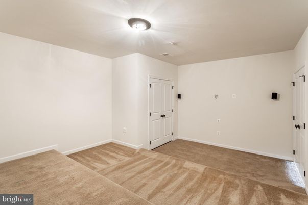 Empty room, Interior