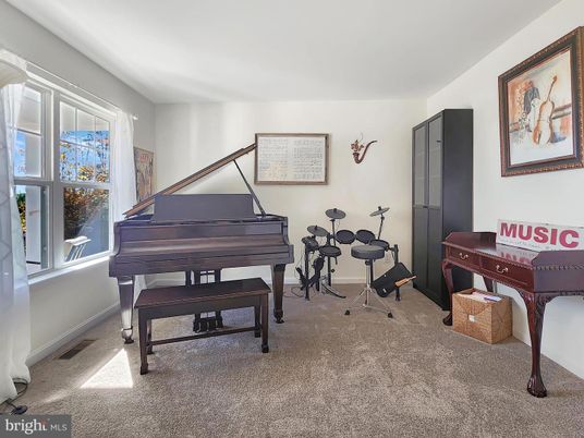 Interior, Piano