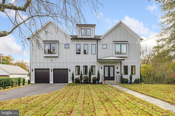 Attached, Exterior, Facade, Farmhouse