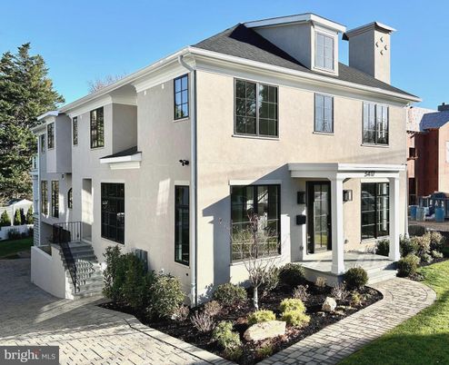 Exterior, Facade, French Provincial