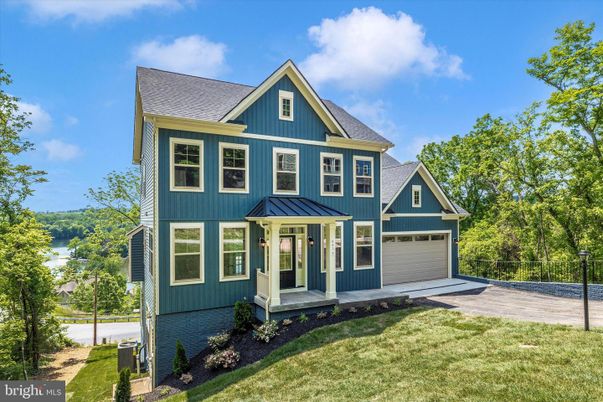 Attached, Exterior, Facade, Farmhouse