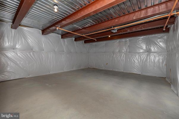 Garage, Interior, Wooden Beams