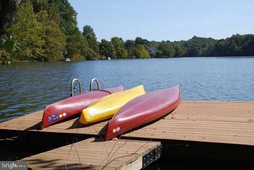 Exterior, Lake