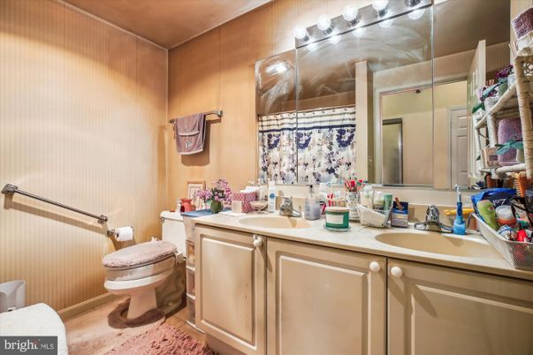 Bathroom, Dual Sink Vanities, Glass Shower, Interior