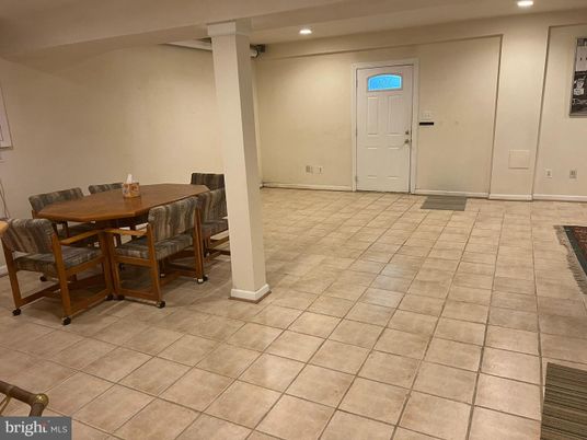 Dining room, Interior, Recessed Lighting