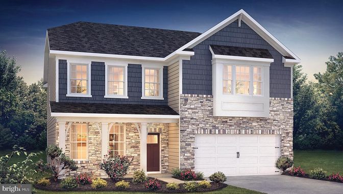 Attached, Exterior, Facade, Brick Traditional