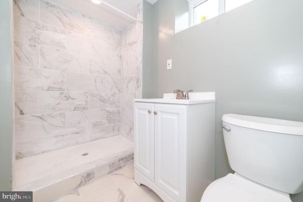 Bathroom, Interior, Marble, Marble Walls, Recessed Lighting