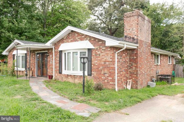 Exterior, Facade, Brick Facade, Ranch