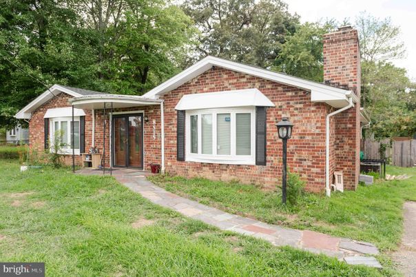 Exterior, Facade, Brick Facade, Ranch