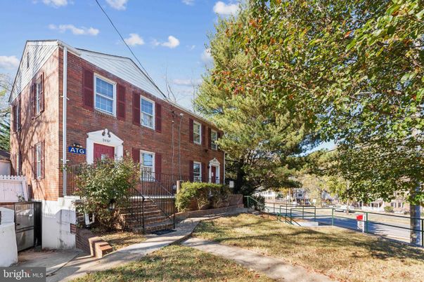 Exterior, Facade, Brick Facade, Rowhouse