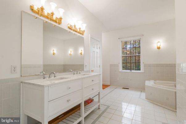 Bathroom, Dual Sink Vanities, Interior
