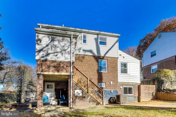 Exterior, Facade, Brick Facade, Rowhouse