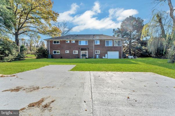 Attached, Backyard, Exterior, Facade, Brick Facade, Georgian