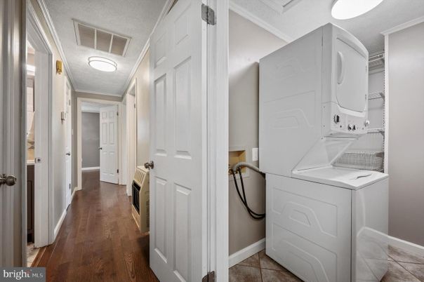Interior, Utility Closets, Washer, Wood Texture Flooring