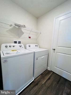 Interior, Utility Closets, Washer, Wood Texture Flooring