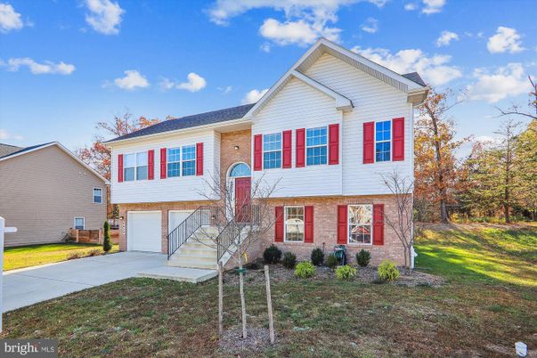 Attached, Exterior, Facade, Raised Ranch