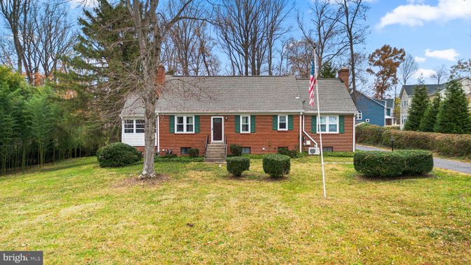 Exterior, Facade, Brick Facade, Cape Cod