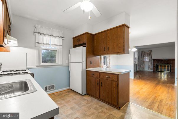 Fireplace, Interior, Kitchen, Pendant Lights, Wood Texture Flooring