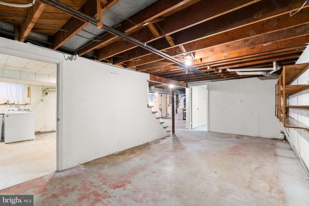 Interior, Washer, Wooden Beams