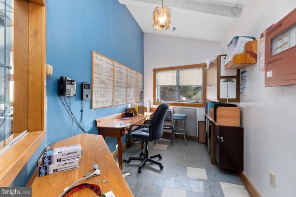 Home Office, Interior
