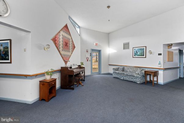 Interior, Piano