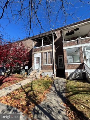 Exterior, Facade, Brick Facade, Rowhouse