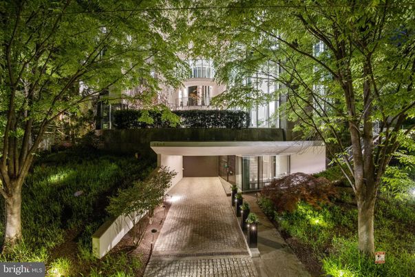 Backyard, Exterior, Facade, Modern