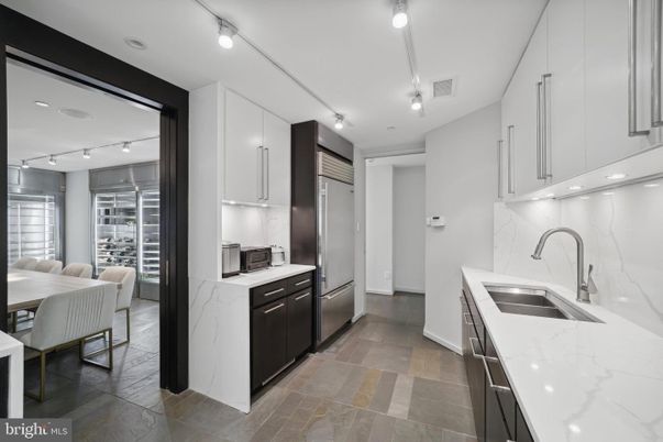 Dining room, Interior, Kitchen, Pendant Lights, Recessed Lighting, Stainless Steel Appliances