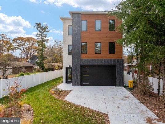 Attached, Exterior, Facade, Modern
