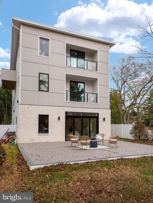 Backyard, Exterior, Facade, Brick Facade, Modern