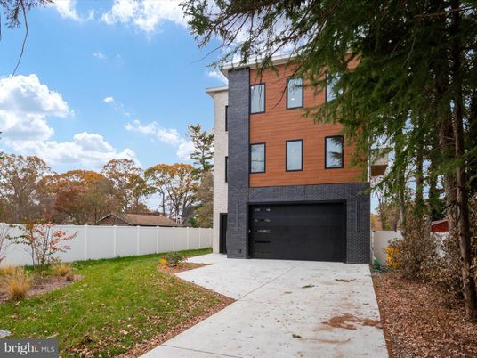 Attached, Backyard, Exterior, Facade, Modern
