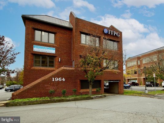 Exterior, Facade, Brick Facade, Rowhouse