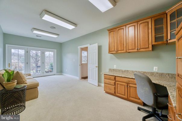 Home Office, Interior
