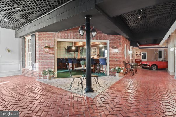 Dining room, Exterior