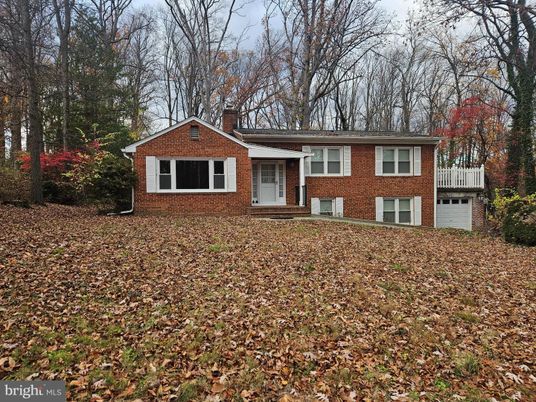 Attached, Exterior, Facade, Brick Facade, Split Level