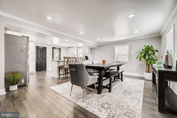 Dining room, Interior, Kitchen, Recessed Lighting, Wood Texture Flooring