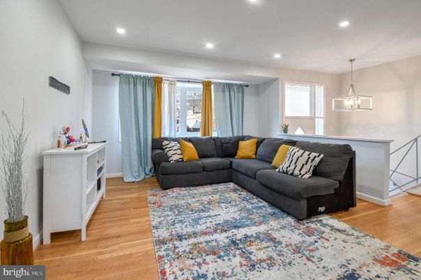 Interior, Living room, Pendant Lights, Recessed Lighting, Wood Texture Flooring