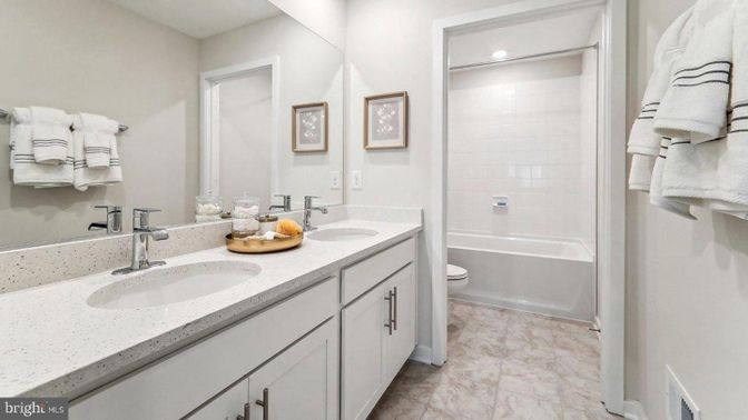 Bathroom, Dual Sink Vanities, Interior, Recessed Lighting