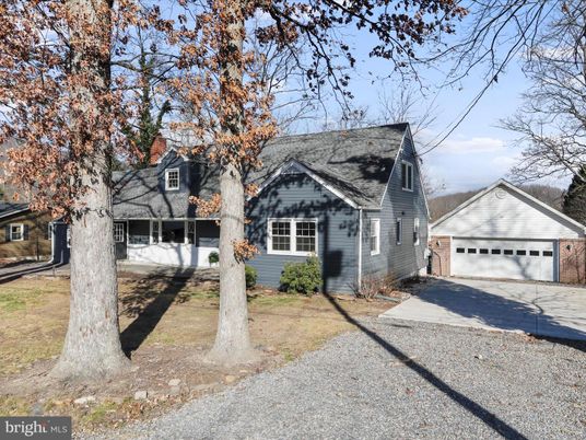 Detached Garage, Exterior, Facade, Cape Cod