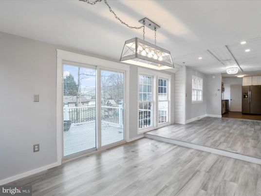 Empty room, Interior, Pendant Lights, Recessed Lighting, Wood Texture Flooring