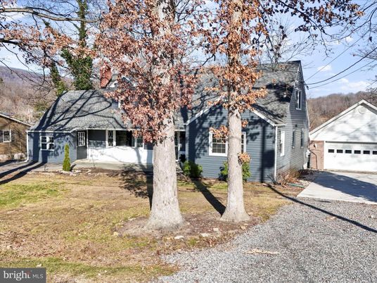 Detached Garage, Exterior, Facade, Cape Cod