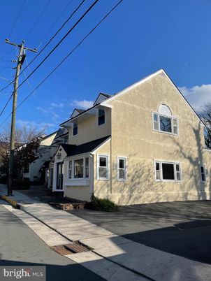 Exterior, Facade, Cape Cod