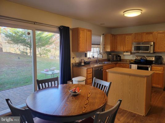Dining room, Interior, Kitchen, Stainless Steel Appliances, Wood Texture Flooring