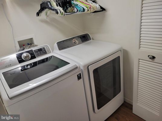 Interior, Utility Closets, Washer, Wood Texture Flooring