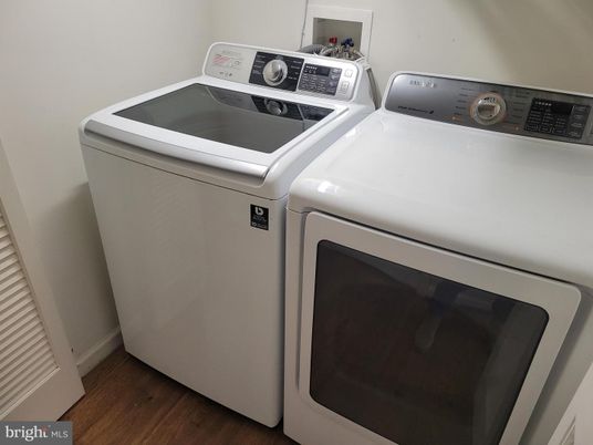 Interior, Washer, Wood Texture Flooring