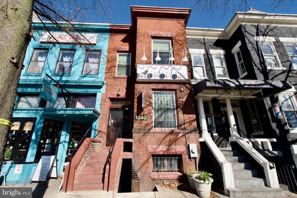 Exterior, Facade, Brick Facade, Rowhouse