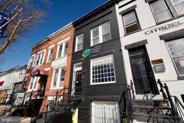 Exterior, Facade, Brick Facade, Rowhouse
